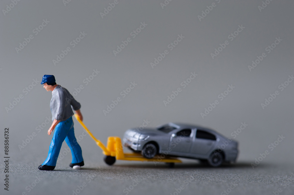 自動車をメンテナンスする人々 StockFoto Adobe Stock