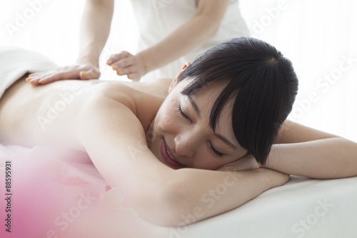 Women receiving a massage at the salon