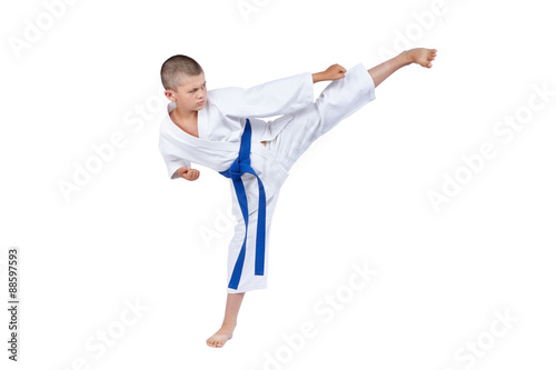 An athlete with a blue belt beats kick Yoko geri