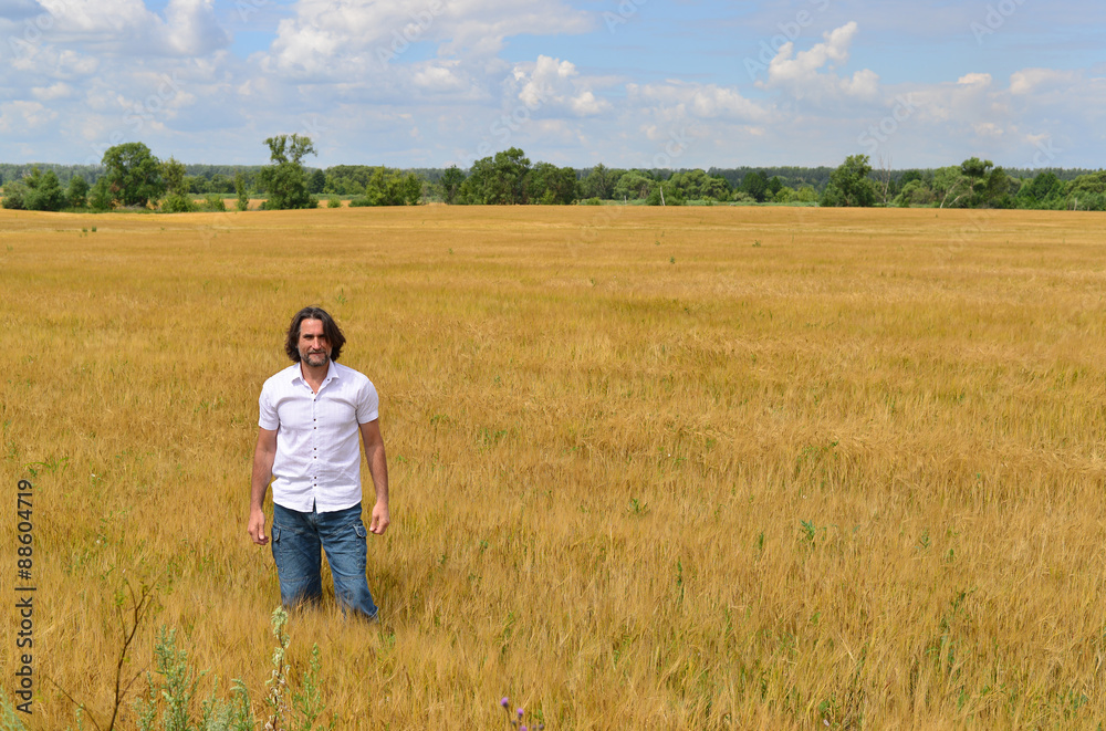 man stands on the rye field