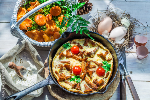 Fototapeta Naklejka Na Ścianę i Meble -  Delicious scrambled eggs with wild mushrooms