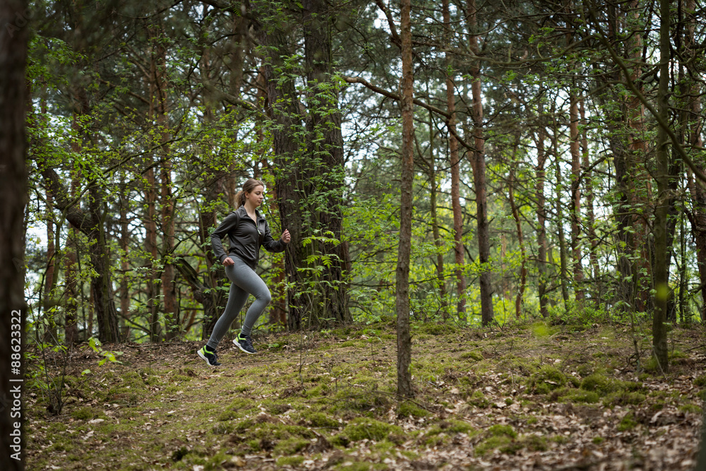 Obraz premium Woman in the woods