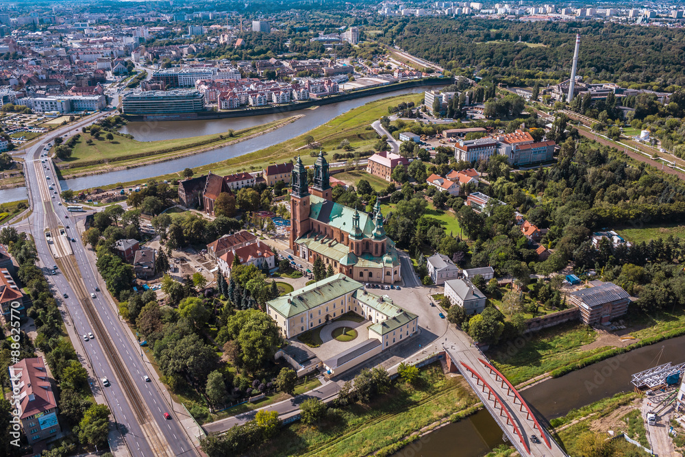 pozna-ostr-w-tumski-z-katedr-z-lotu-ptaka-stock-photo-adobe-stock
