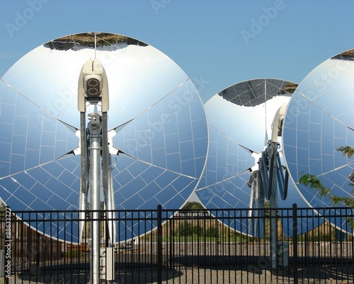Принти на полотні parabolic solar dish