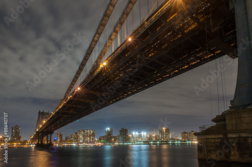 Fototapeta Naklejka Na Ścianę i Meble -  Williamsburg bridge in New York city at night