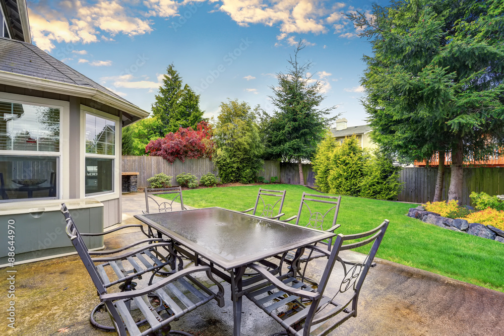 Lovely furnished patio with space.