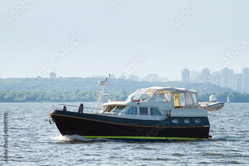 Wallpaper Mural Boat floats on river in the city Torontodigital.ca