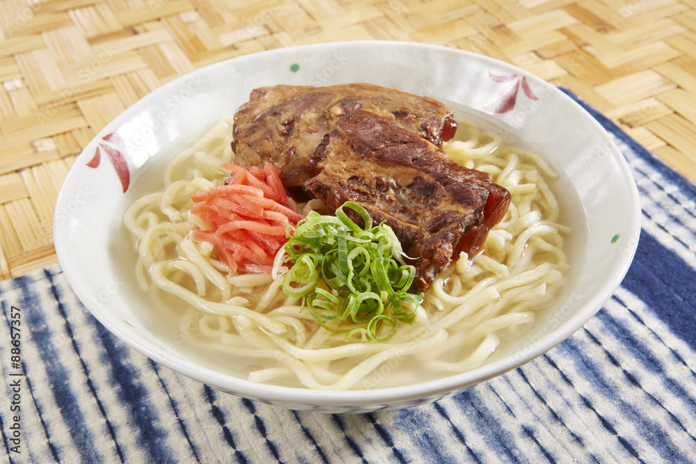 ソーキそば　湯気あり