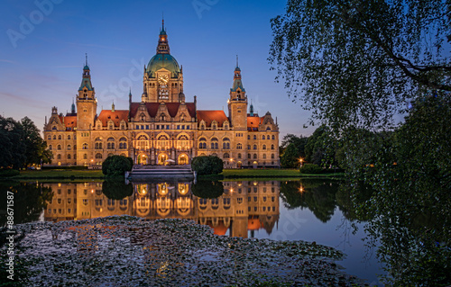 Neues Rathaus Hannover während der Blauen Stunde