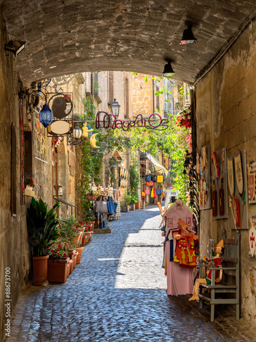 Fototapeta Naklejka Na Ścianę i Meble -  Small streets in Orvieto in Umbria