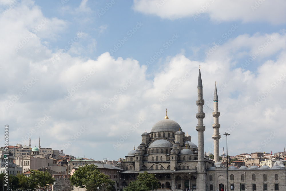 Fototapeta premium view of the Yeni Cami (New Mosque) from the Bosphorus in Eminönü, Istanbul, Turkey