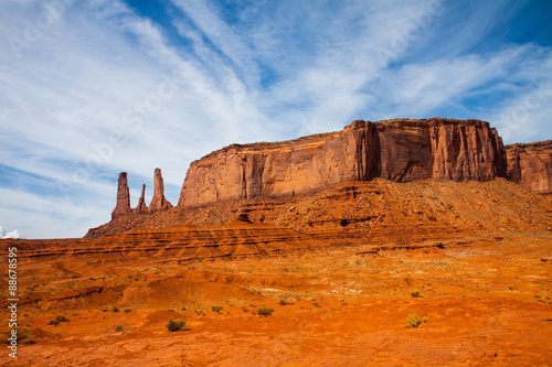 Monument Valley, Three Sisters © savioshot
