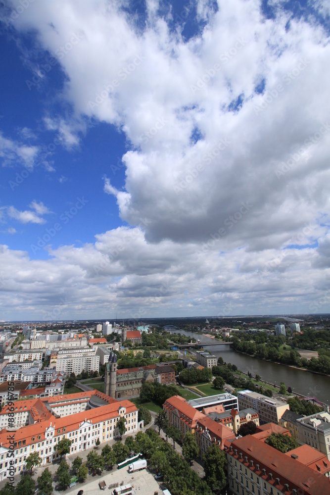 Magdeburg, Blick über den Domplatz zur Elbe