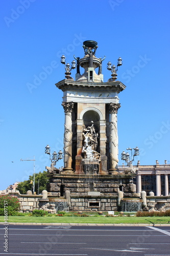 Blick auf die Placa d'Espanya mit dem Monument in Barcelona