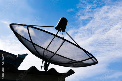 Tableau sur toile Satellite dishes on housetop