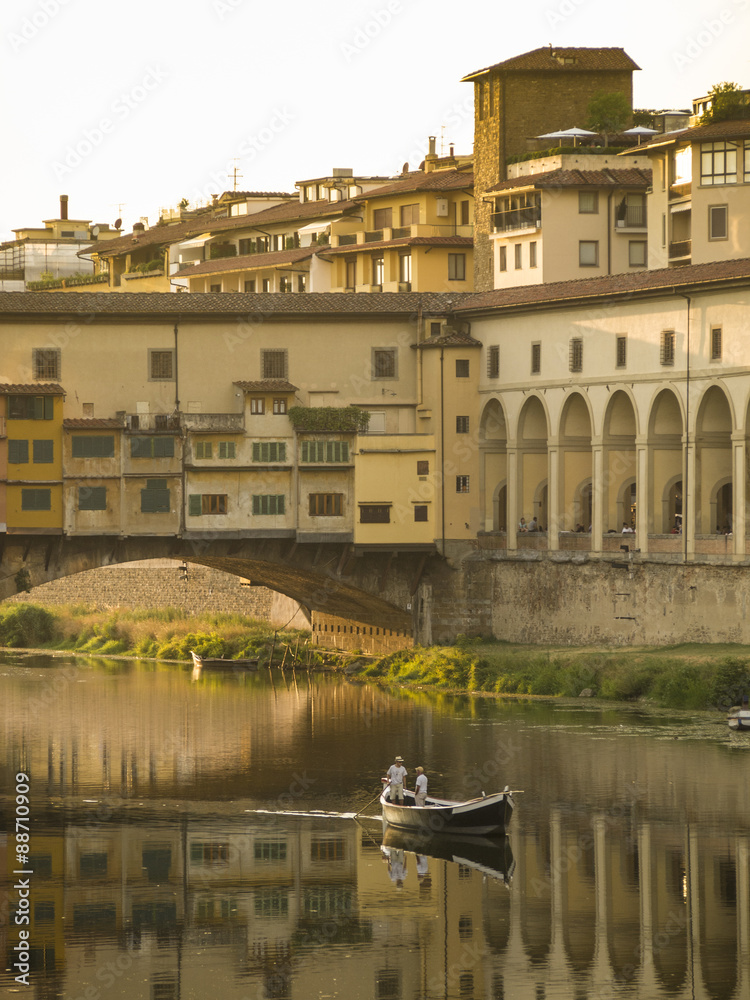 Italia,Toscana,Firenze,fiume Arno e Ponte Vecchio.