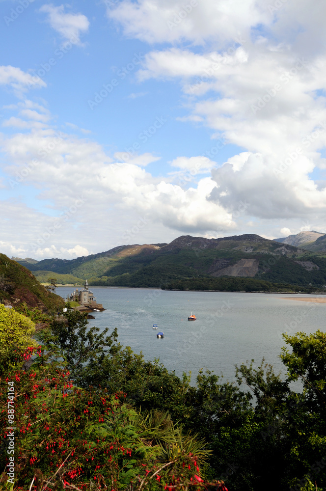 Fototapeta premium Barmouth Estuary And Clock Tower.