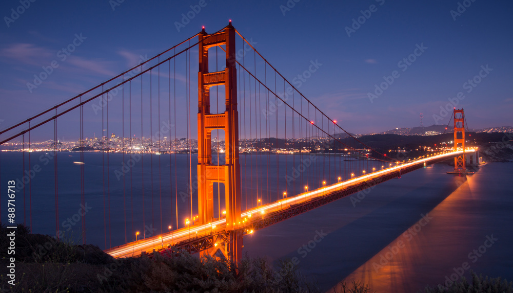 Golden Gate Bridge and San Francisco Skyline. Battery Spencer, Sausalito, California, USA.