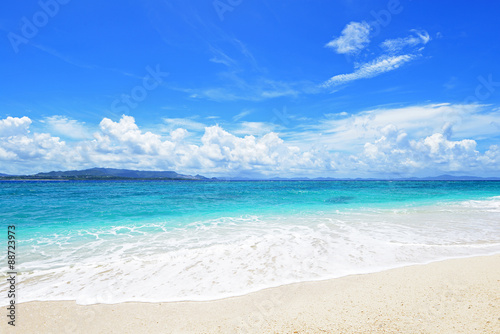 Fototapeta Naklejka Na Ścianę i Meble -  沖縄の美しい海と青空