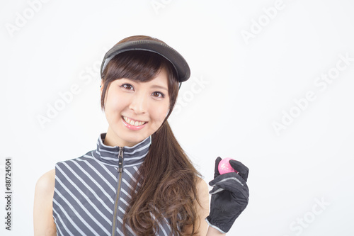 ゴルフウェアを着た若い日本人女性