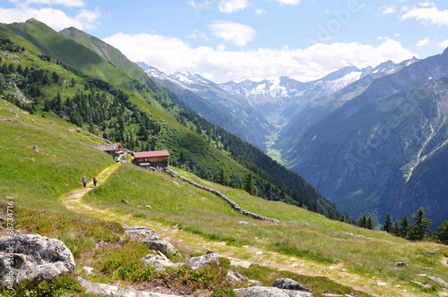 Wanderweg auf dem Ahornberg im Zillertal photo