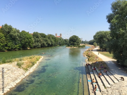 Tableau sur toile Isar mit Badestrand und Blick auf das Deutsche Museum, München