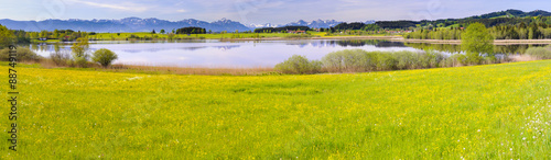 Panorama Landschaft in Bayern bei Bernbeuren im Allgäu mit Frühlingswiese und See photo