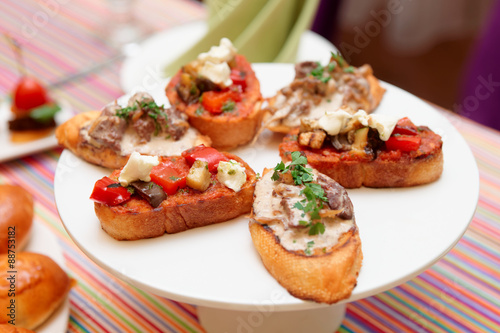 Bruschettas with vegetables and liver
