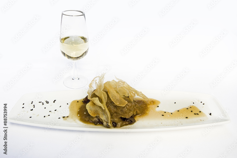 carne con patatas y vino