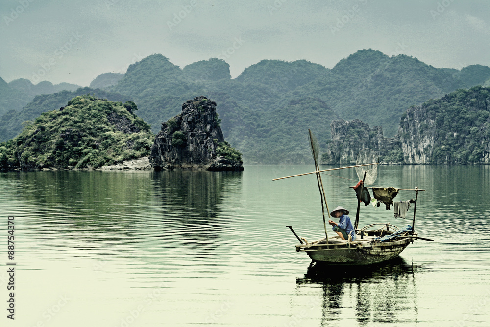 Pescador en Ha Long