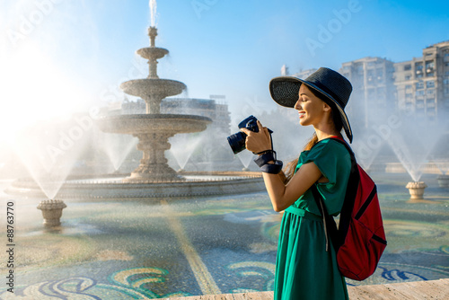 Photographing central fountain in Bucharest city