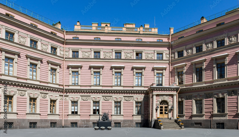 Internal yard of the Mikhailovsky palace in Sankt Petersburg. It is one of the main buildings of the Russian State Museum