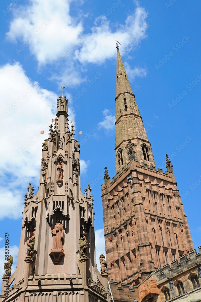 Fototapeta premium Holy Trinity Church and the Coventry Cross