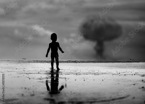 Fototapeta Child looking on nuclear war episode