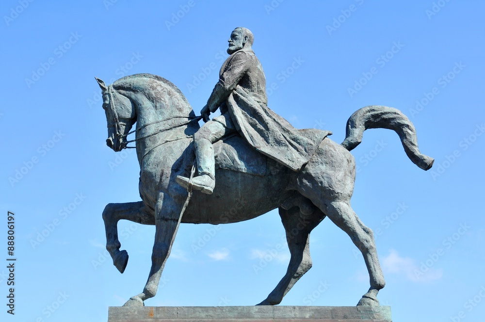 Fototapeta premium Statue depicting King Carol I of Romania