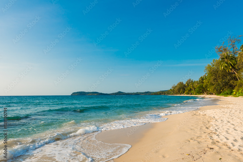 Fototapeta premium Beautiful tropical beach landscape at koh kood island,Thailand