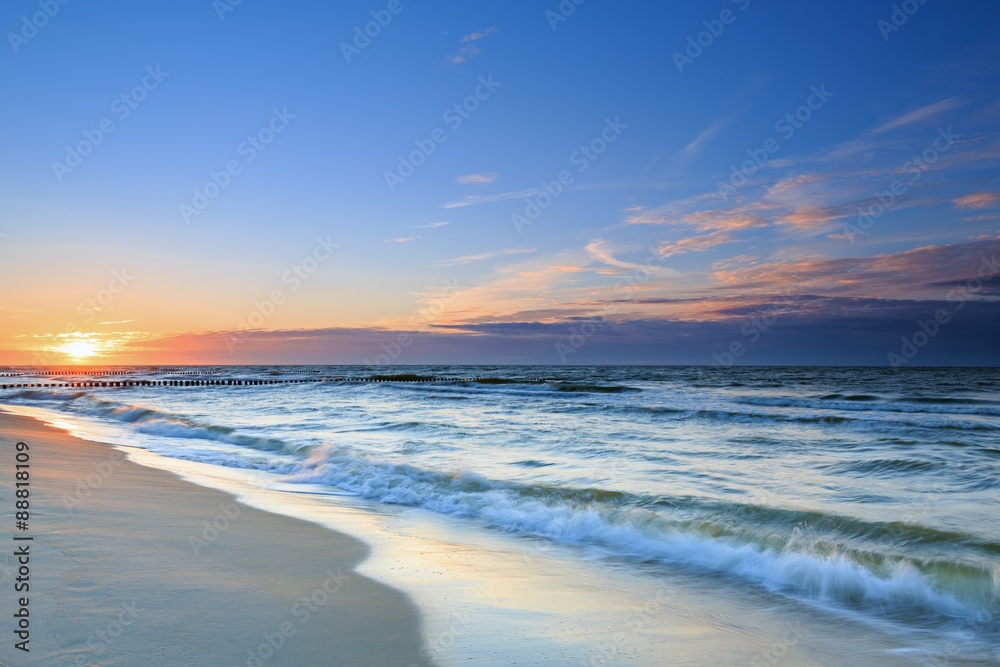 Beautiful sunset on the Baltic Sea - obrazy, fototapety, plakaty 
