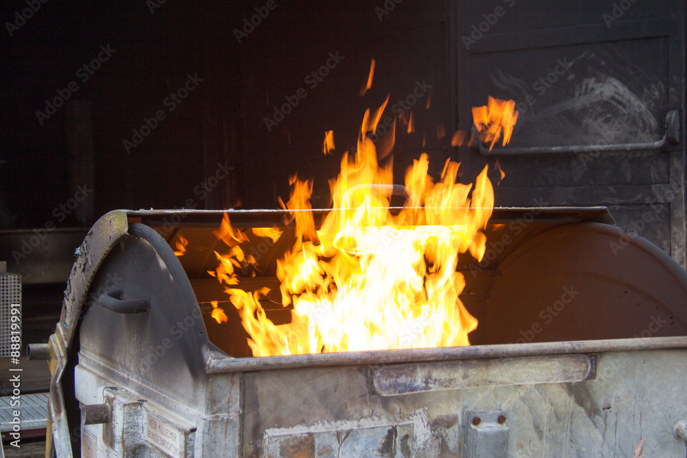 Fototapeta premium Feuer in Container