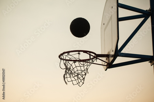 basketball over the ring