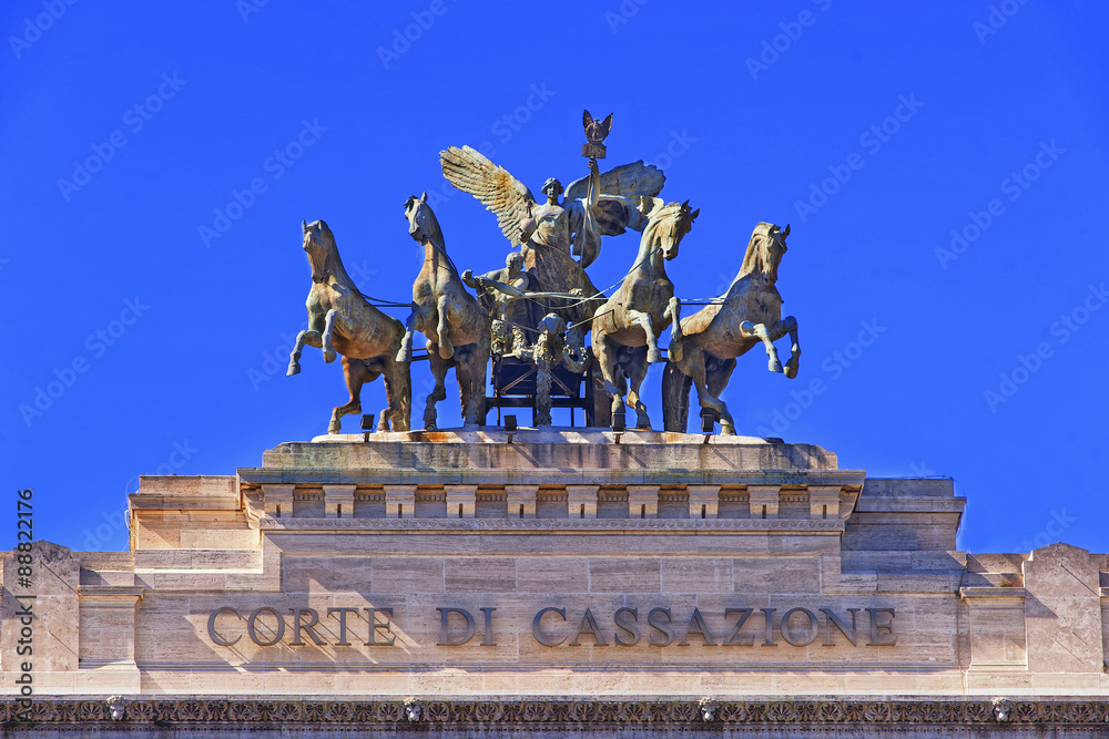 Obraz premium Bronze quadriga on the Palace of Justice in Rome