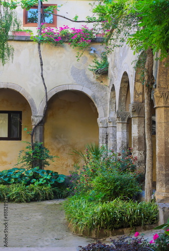 Fototapeta Naklejka Na Ścianę i Meble -  Kloster San Francesco-I-Sorrent-Italien