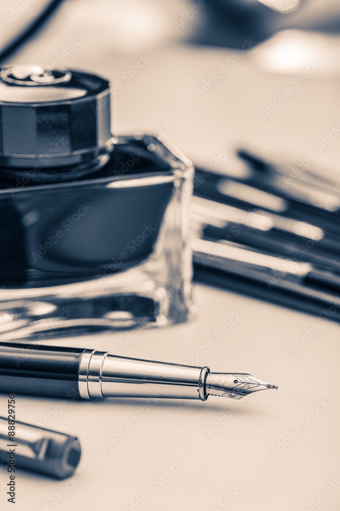 Naklejka premium Fountain Pen Handwriting