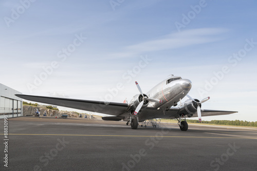 Quadro em tela Shiny silver-coloured aircraft