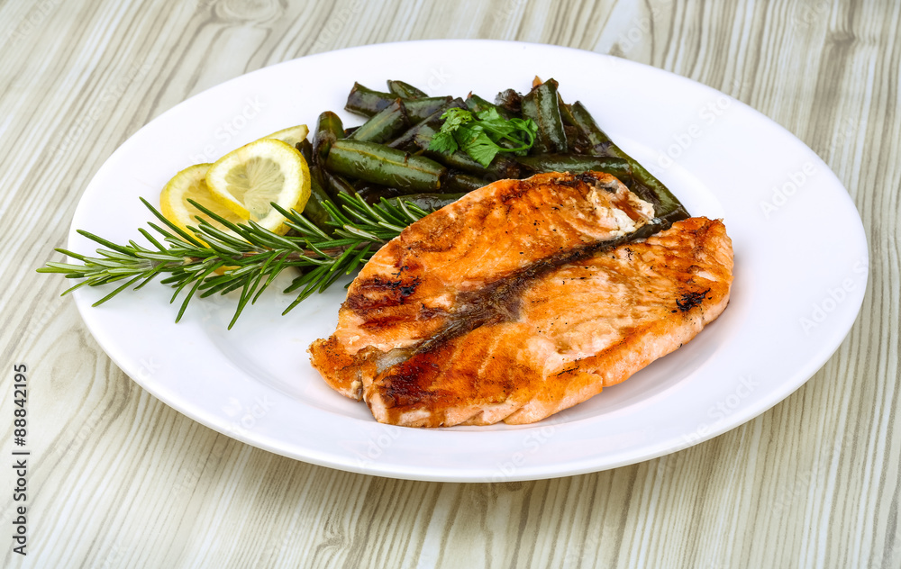 Grilled salmon with green beans Grilled salmon with green beans