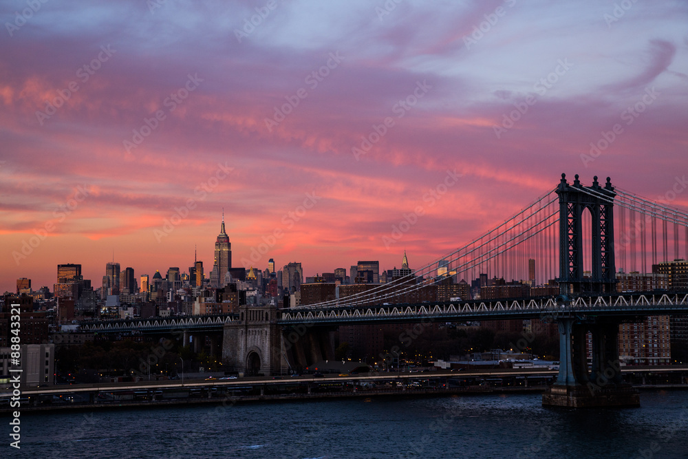 Fototapeta premium Abendstimmung an der Manhattan Bridge