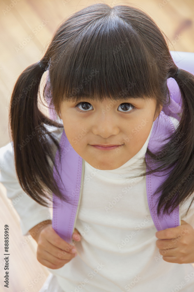 ランドセルを背負う女の子 ランドセルを背負う女の子