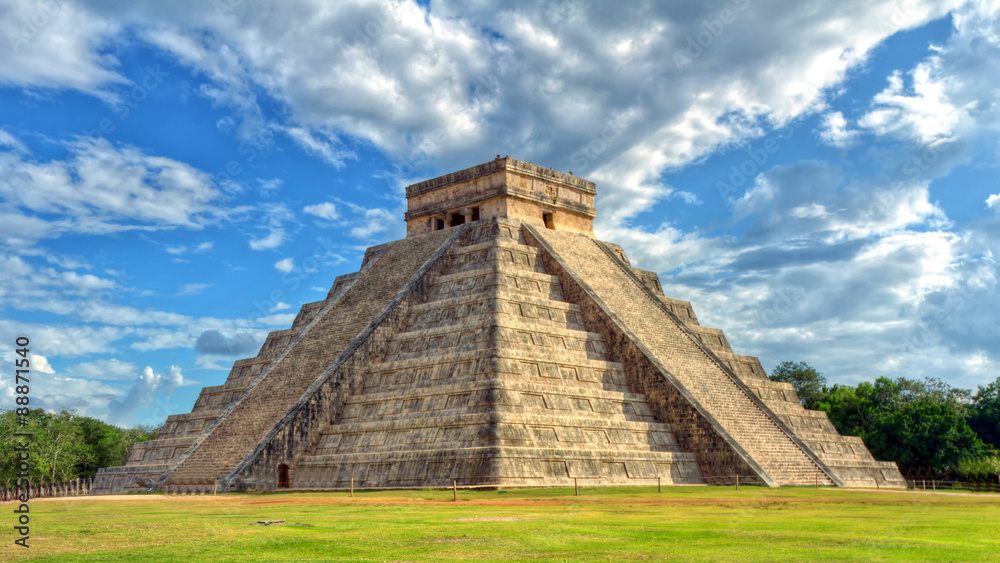 Obraz premium Piramida Majów Kukulcan El Castillo w Chichen Itza w Meksyku