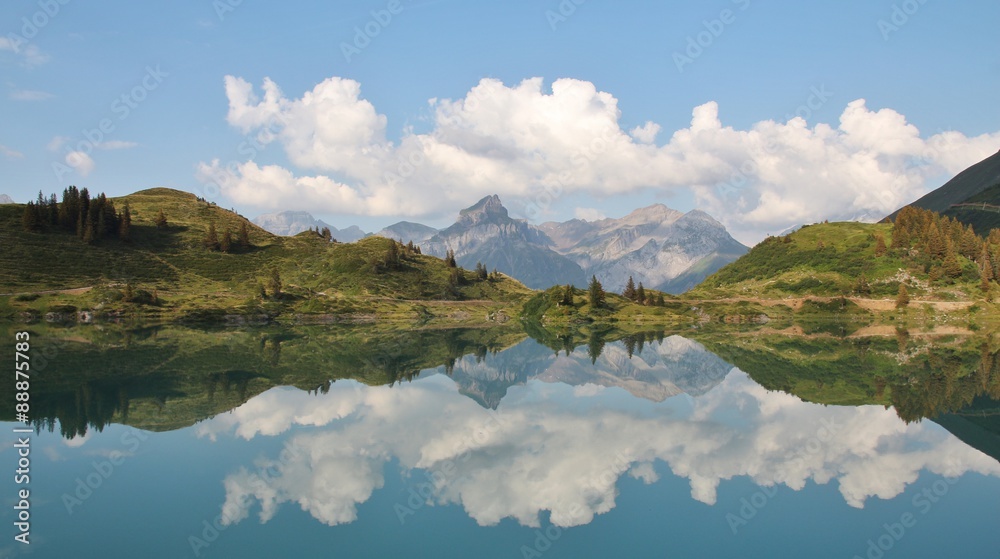 Fototapeta premium Evening scene at lake Trubsee