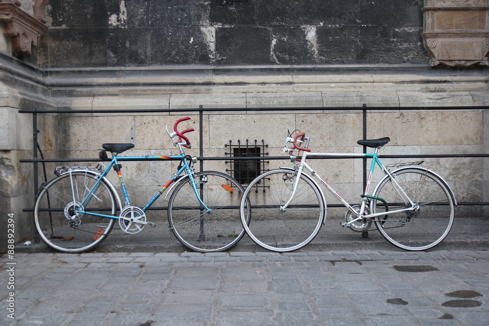 Spotkanie dwóch rowerów - obrazy, fototapety, plakaty 