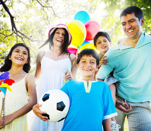 Family Happiness Parents Holiday Vacation Activity Concept © Rawpixel.com